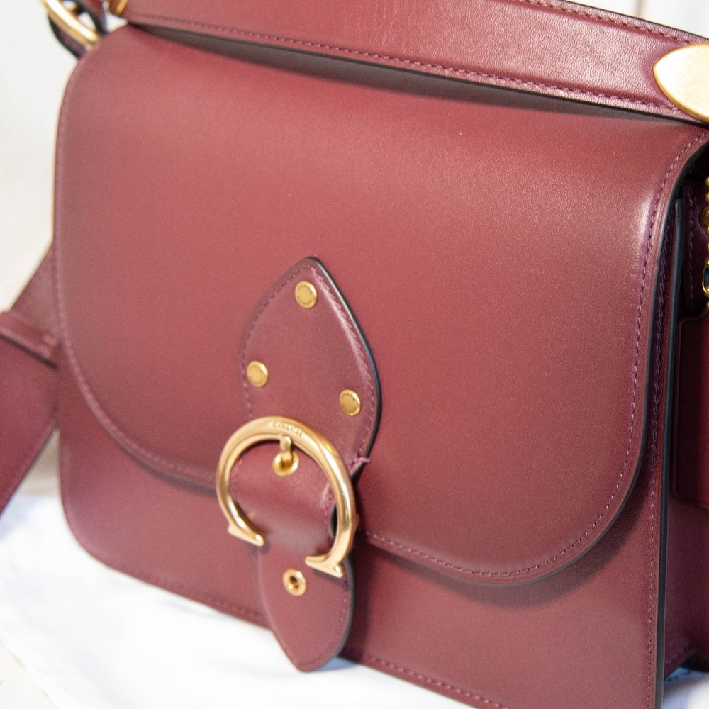 COACH Beat Shoulder Bag Medium size Burgundy color, 2-way wear handle + strap